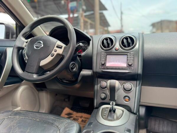 Nissan Rogue modelo 2012