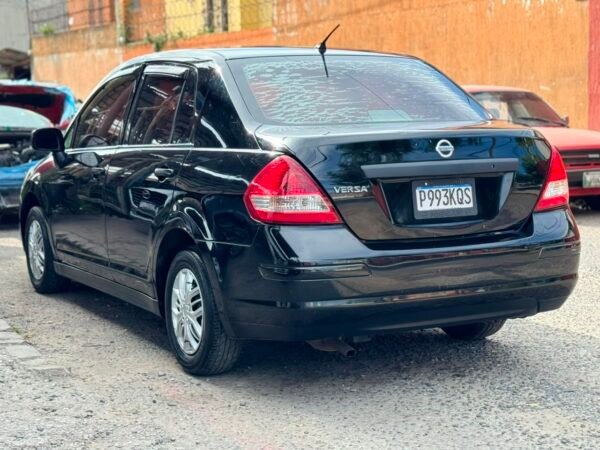 Nissan Versa 2011